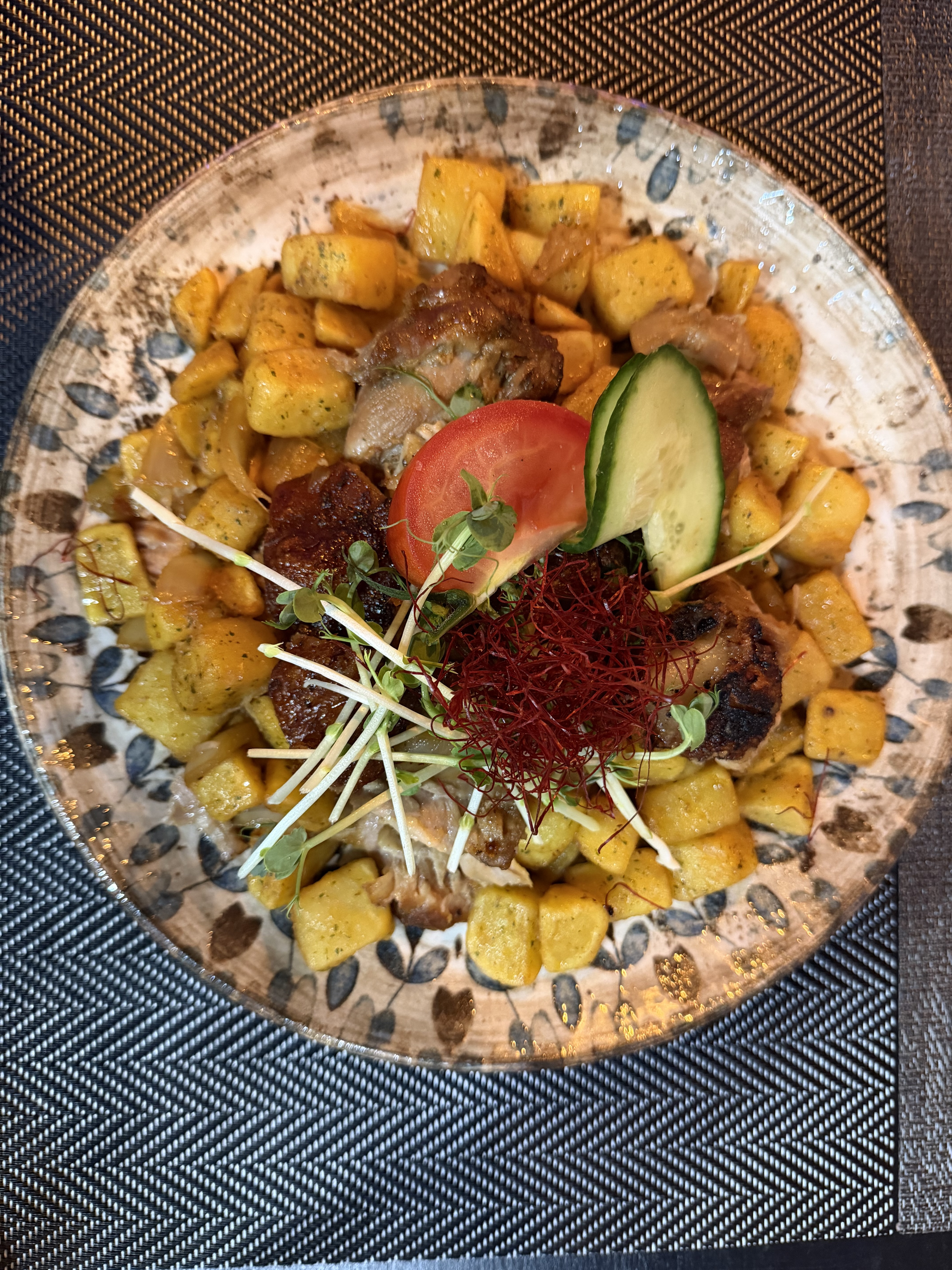 Csülök pékné módra, pirított kockaburgonya