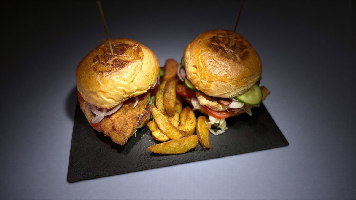 RETRÓ Rántott csirkemelles hamburger + steak burgonya